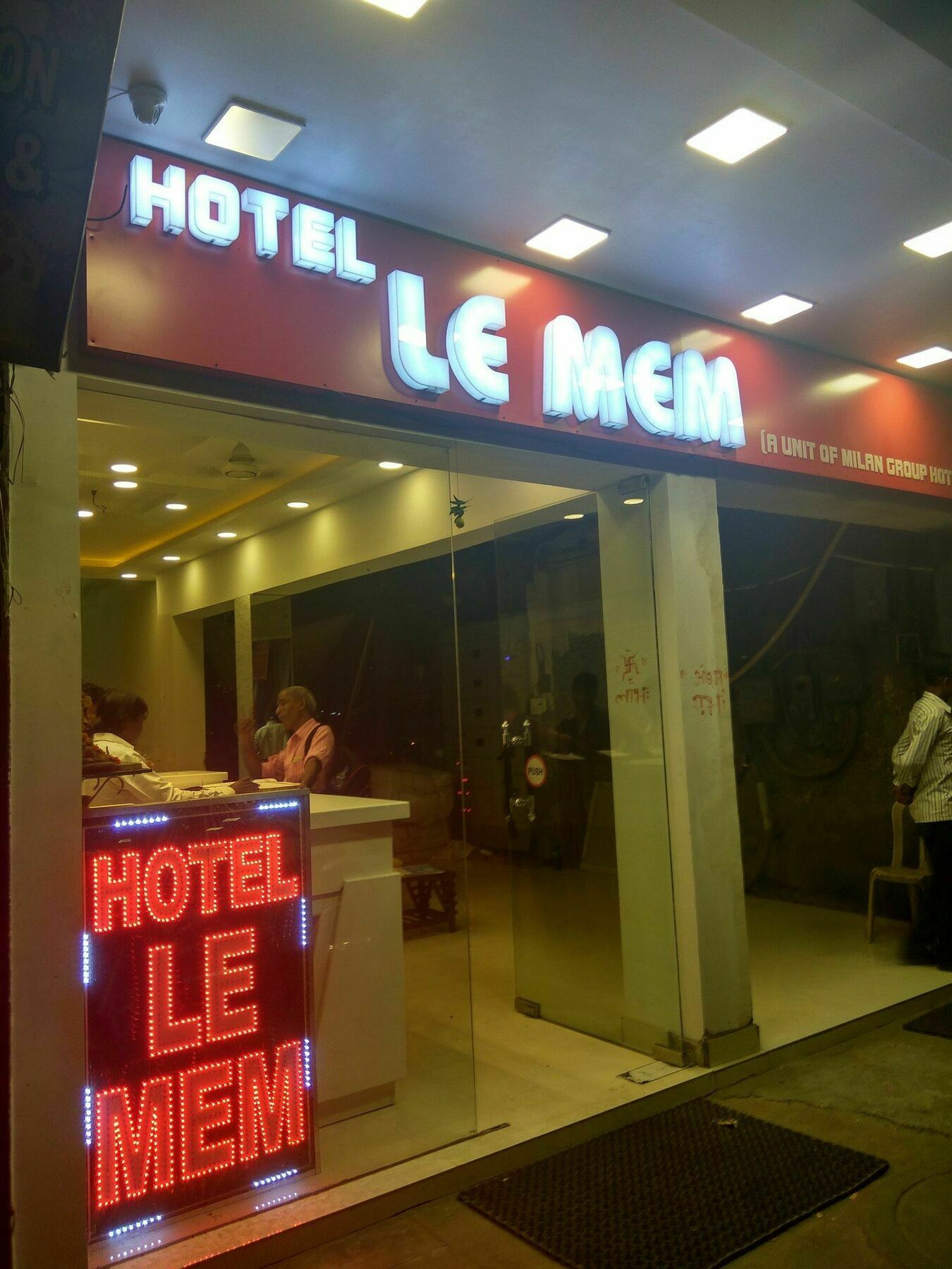 Hotel Le Mem Delhi  Bagian luar foto